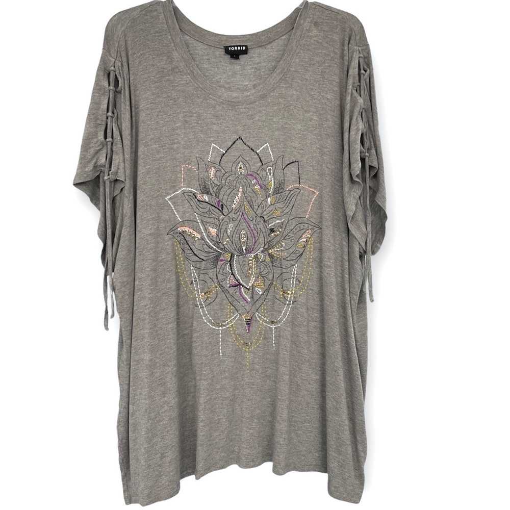 Torrid lace up short sleeve embroidered t-shirt gray crew neck super soft Sz 5​​